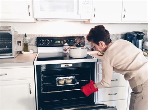 why does my gas oven shut off randomly